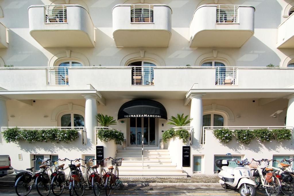 Terrazza Marconi Hotel&Spamarine Сенигалия Екстериор снимка