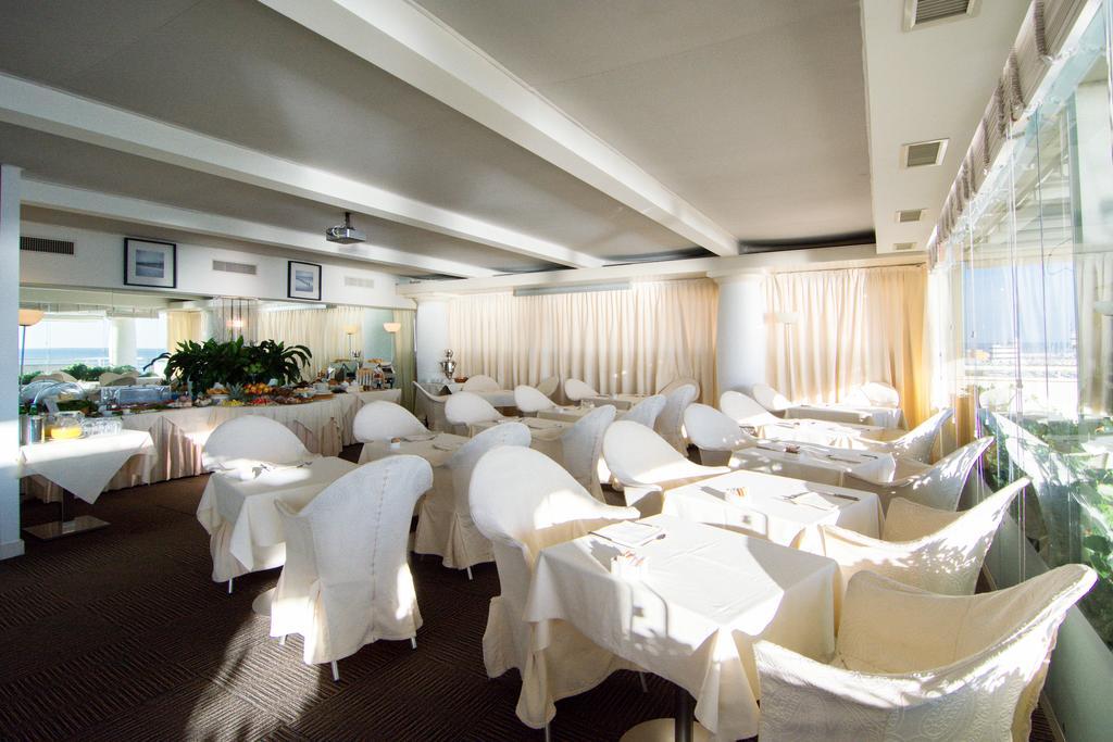Terrazza Marconi Hotel&Spamarine Сенигалия Екстериор снимка