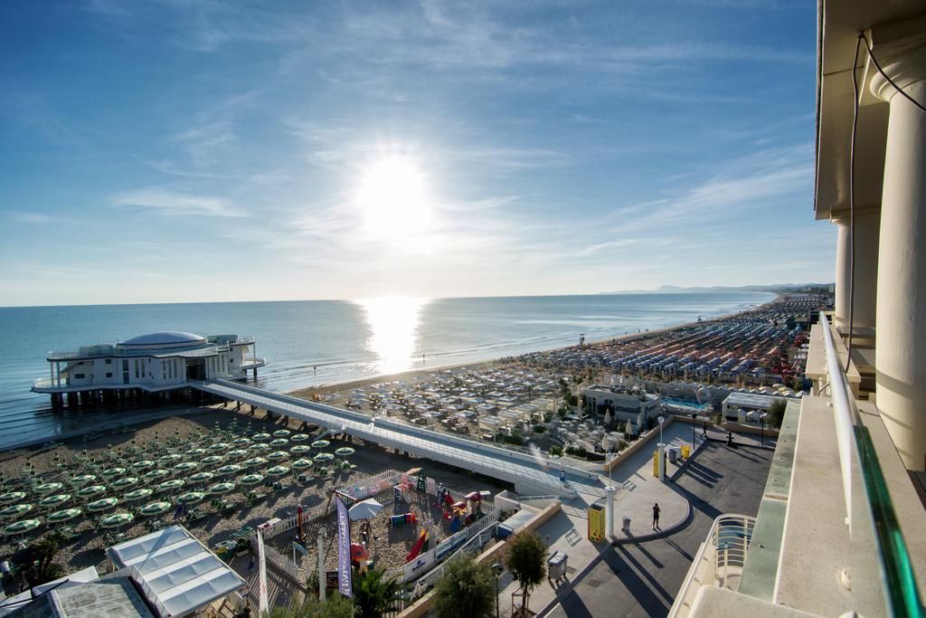 Terrazza Marconi Hotel&Spamarine Сенигалия Екстериор снимка