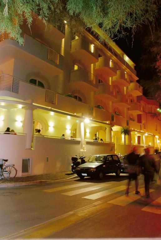 Terrazza Marconi Hotel&Spamarine Сенигалия Екстериор снимка