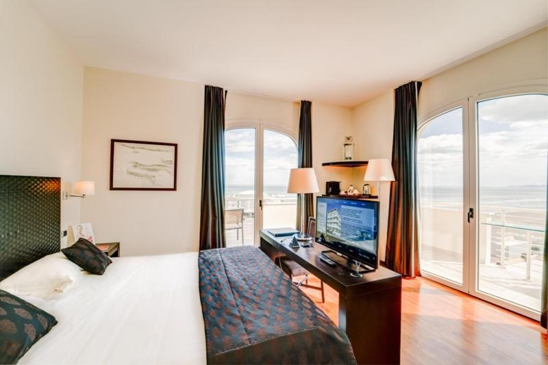 Terrazza Marconi Hotel&Spamarine Сенигалия Екстериор снимка
