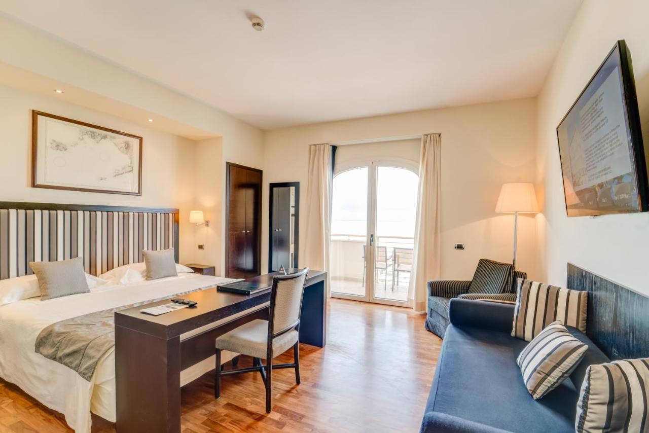 Terrazza Marconi Hotel&Spamarine Сенигалия Екстериор снимка
