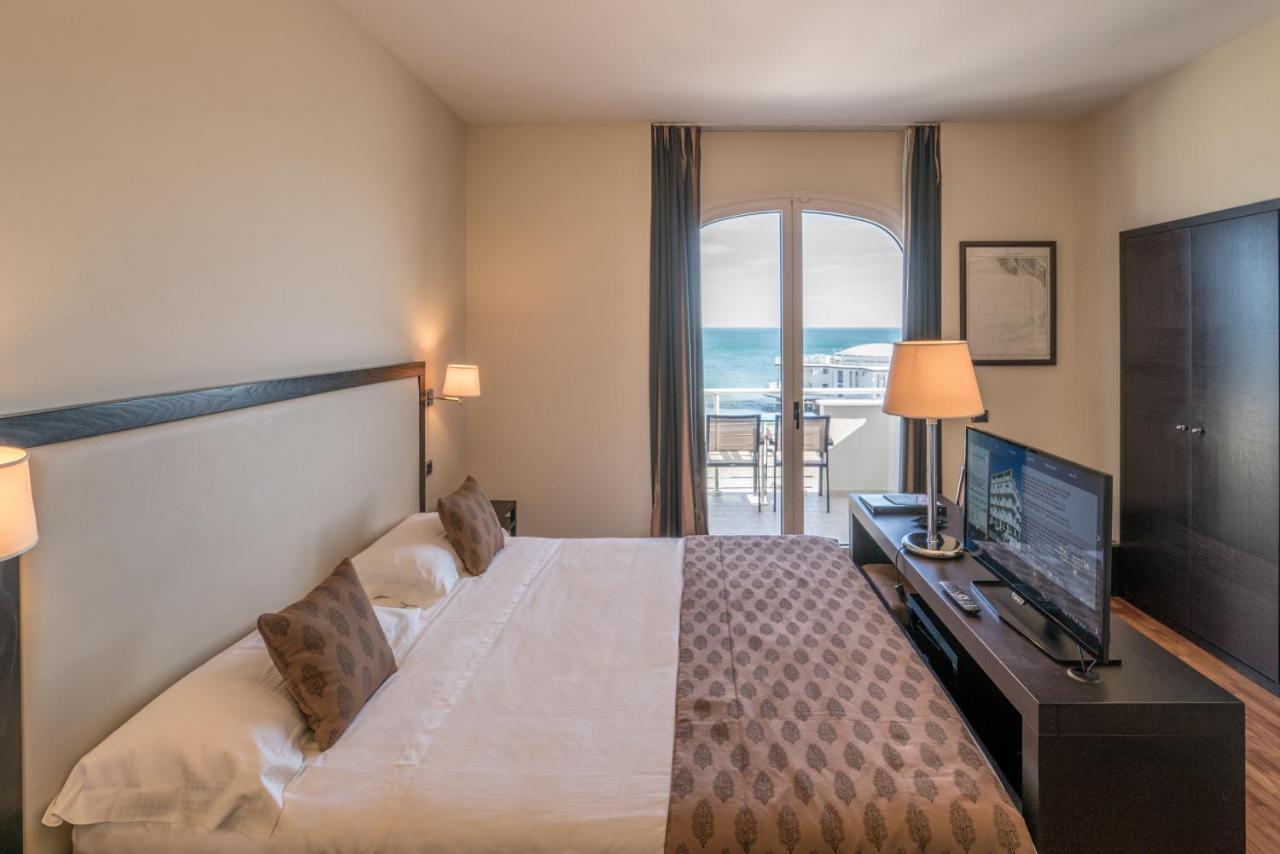 Terrazza Marconi Hotel&Spamarine Сенигалия Екстериор снимка